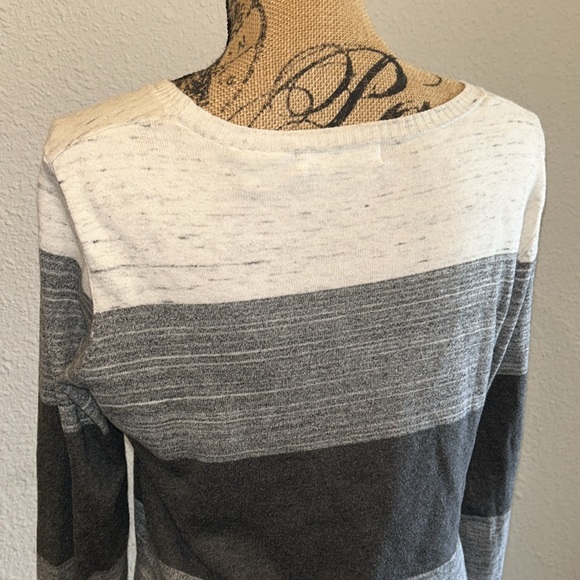 Kerch Grey Striped Sweater Sz Large - Picture 3 of 3